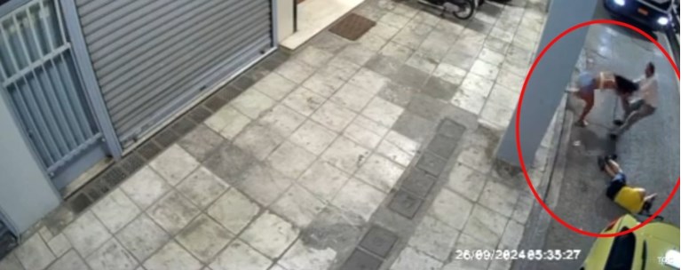 Σοκάρει το βίντεο με την επίθεση του αλλοδαπού ταξιτζή σε βάρος τρανς γυναίκας και του φίλου της- Εστειλε στο νοσοκομείο το θύμα