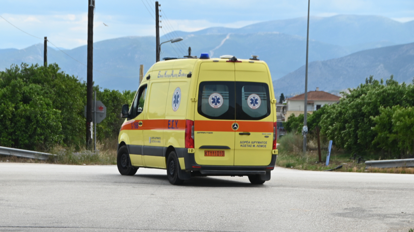 Τροχαίο ατύχημα με 5 τραυματίες στη λεωφόρο Λαυρίου - Δύο παιδιά στο νοσοκομείο