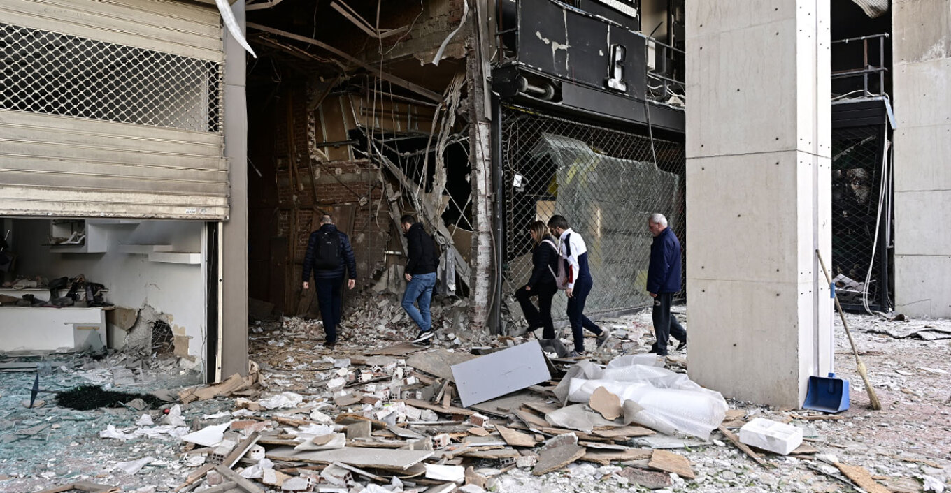 Με μεγάλη ποσότητα εκρηκτικών η βόμβα στον Πειραιά - Ψάχνουν τον στόχο
