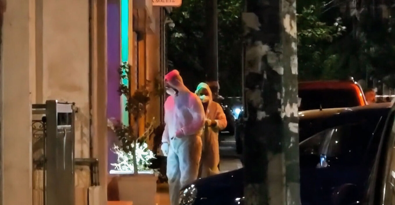 Από χειροβομβίδα η έκρηξη στην καφετέρια στον Άγιο Παντελεήμονα με τους δύο τραυματίες