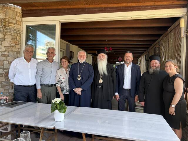 Στη Ραφήνα ο Αρχιεπίσκοπος Αμερικής Ελπιδοφόρος – Γεύμα προς τιμήν του από τη Δήμαρχο Ραφήνας – Πικερμίου Δήμητρα Τσεβά