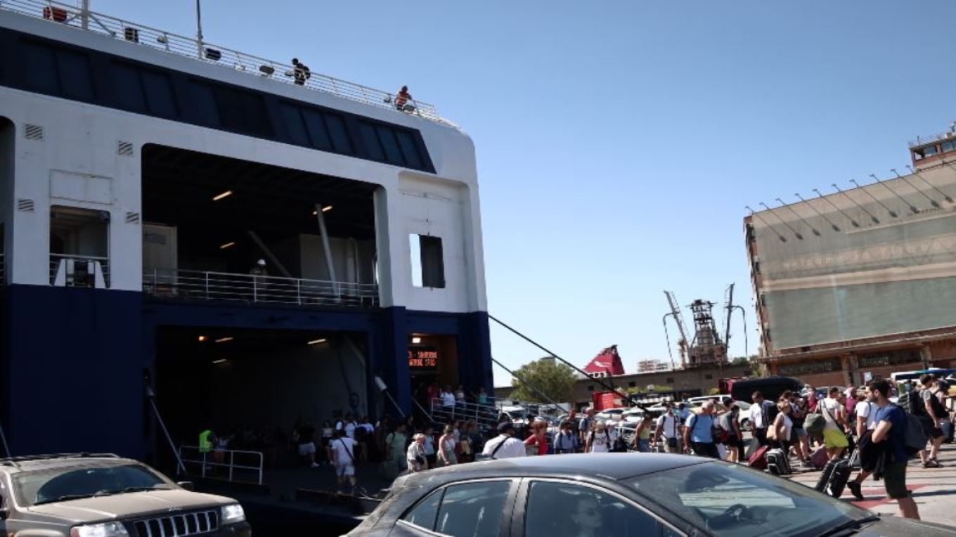 Αυξημένη επιστροφή ταξιδιωτών τη Δευτέρα του Πάσχα – Πάνω από 45.000 επιβάτες σε Πειραιά, Ραφήνα και Λαύριο