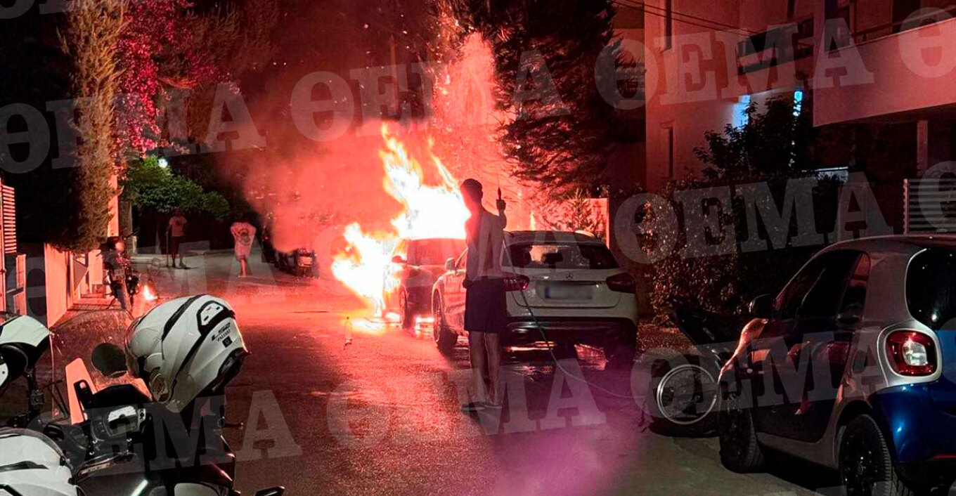 Επίθεση με μολότοφ έξω από το σπίτι της προέδρου του Αρείου Πάγου - Δείτε βίντεο με το περιπολικό στις φλόγες