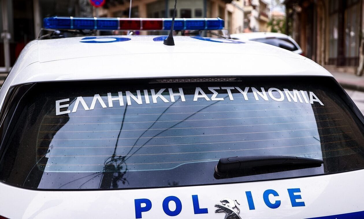 Αιματηρή συμπλοκή: Οδηγός ταξί επιτέθηκε σε ανιψιά του και μαχαίρωσε τον άνδρα της