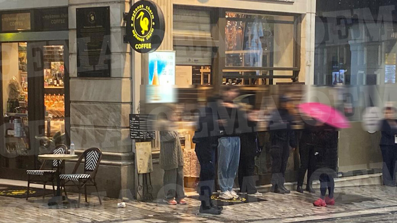 Σε σοβαρή κατάσταση η κοπέλα που δέχθηκε την επίθεση με μαχαίρι στην Ερμού