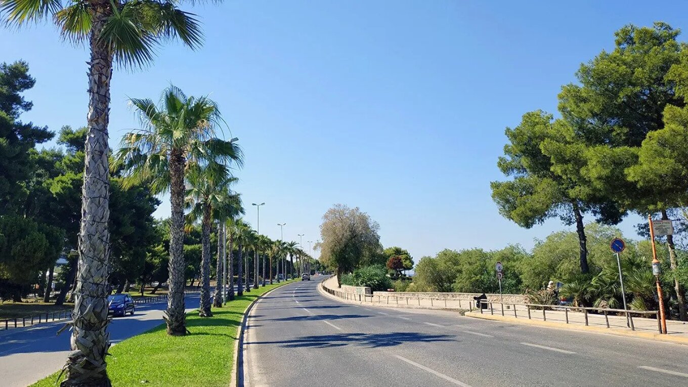 Μηχανή παρέσυρε γυναίκα στη Λεωφόρο Βουλιαγμένης - Δύο τραυματίες