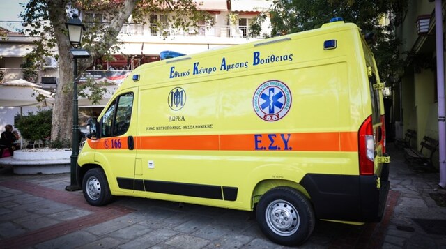 Τροχαίο στη Λεωφόρο Ποσειδώνος: Οδηγός μηχανής έχασε τον έλεγχο - Κυκλοφοριακά προβλήματα στο σημείο