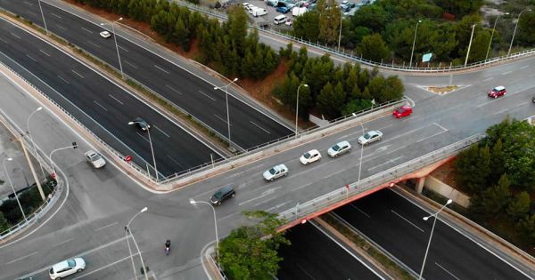 Διόδια σε Βαρυμπόμπη και Άγιο Στέφανο; Όχι στο βάρος που απειλεί την καθημερινότητά μας