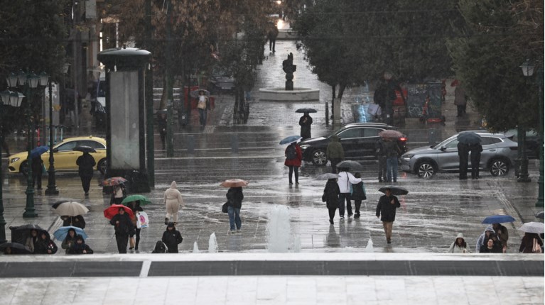 Καιρός: Βροχές, καταιγίδες και πτώση θερμοκρασίας – Άστατη Τσικνοπέμπτη, πού θα χτυπήσει η κακοκαιρία