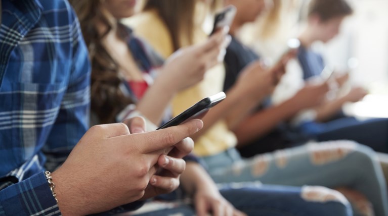 Τα social media "ροκανίζουν" τη συγκέντρωση των παιδιών - Νέα μελέτη τα συνδέει με αύξηση συμπτωμάτων ΔΕΠΥ