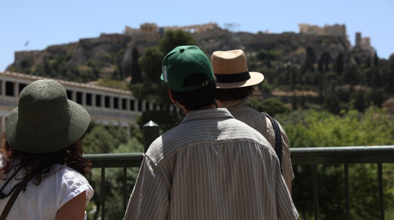 Καιρός: Καλοκαιρινές θερμοκρασίες σήμερα αλλά με τοπικές μπόρες – Η πρόγνωση ανά περιοχή