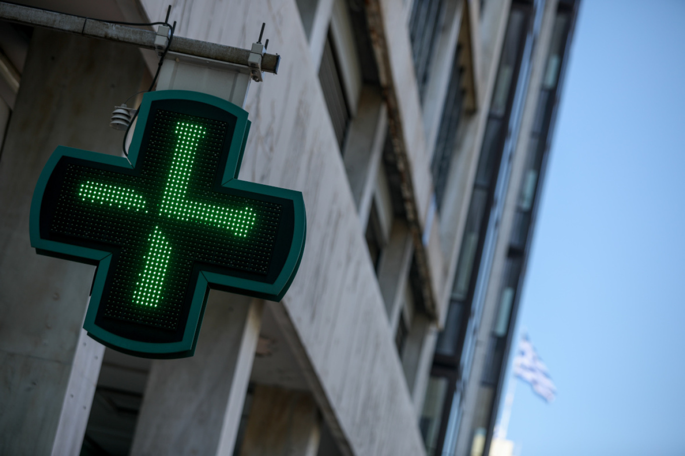 Χειροπέδες σε 51χρονο για 11 ληστείες φαρμακείων στην Αττική - Το «ρεκόρ» του ήταν τρεις σε 40 λεπτά