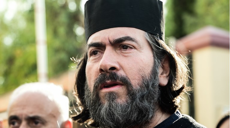 Ο πατήρ Αντώνιος της "Κιβωτού" δικάζεται σήμερα για το αδίκημα της ασέλγειας