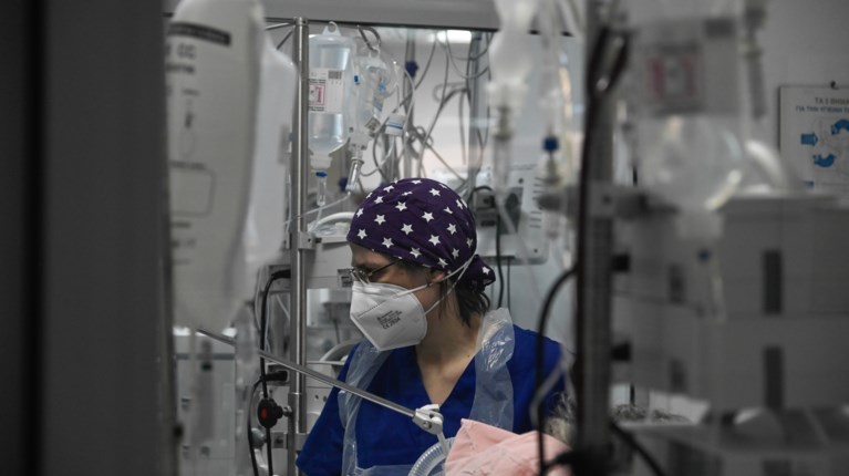 Αγωνία για τη 17χρονη που έπαθε αλλεργικό σοκ - "Σε δύο εβδομάδες θα γνωρίζουμε την έκταση της ζημιάς"