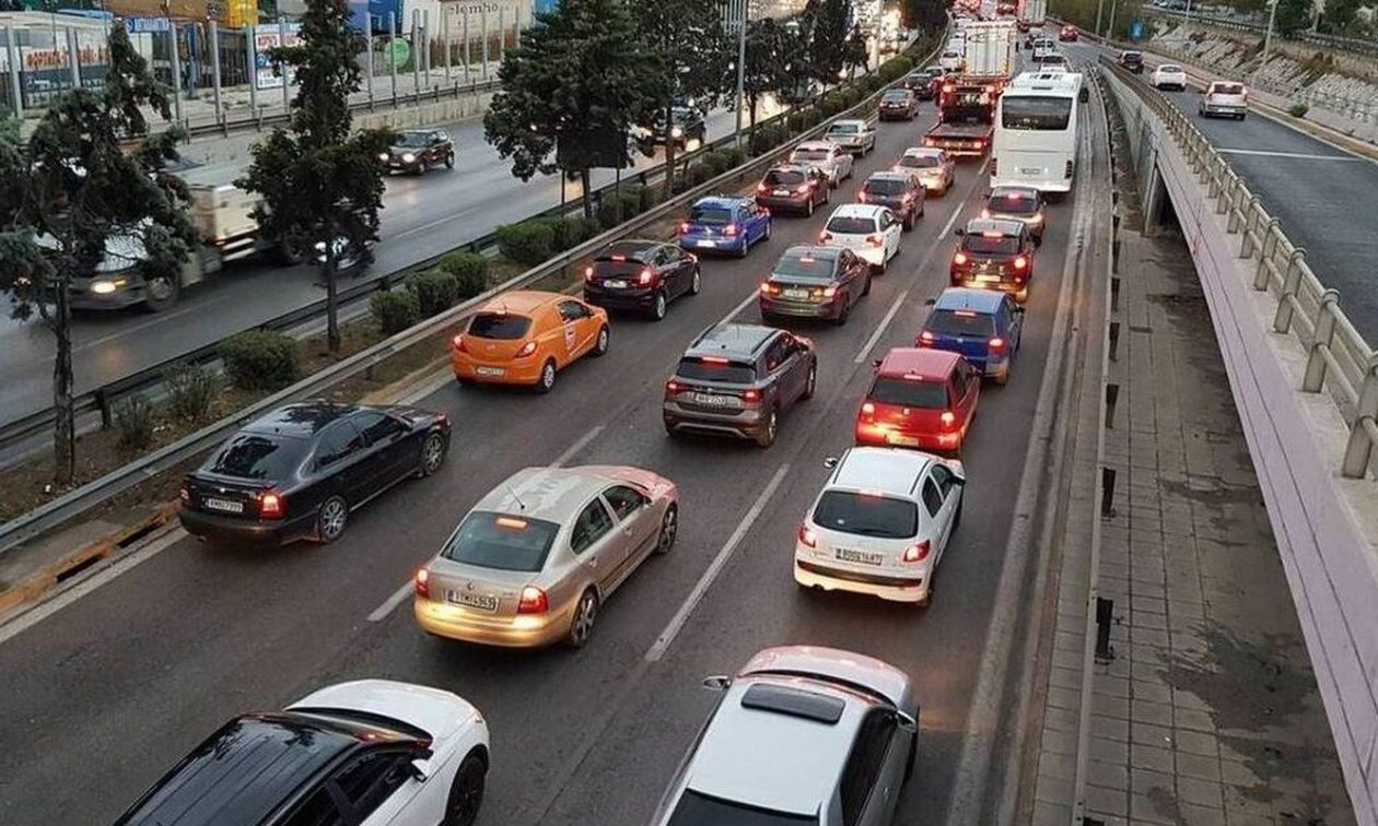 Νέος ΚΟΚ: Νόμιμες οι σφήνες των μοτοσικλετών – Όριο τα 30 χλμ./ώρα στις πόλεις - Τι άλλο αλλάζει για τα δίκυκλα