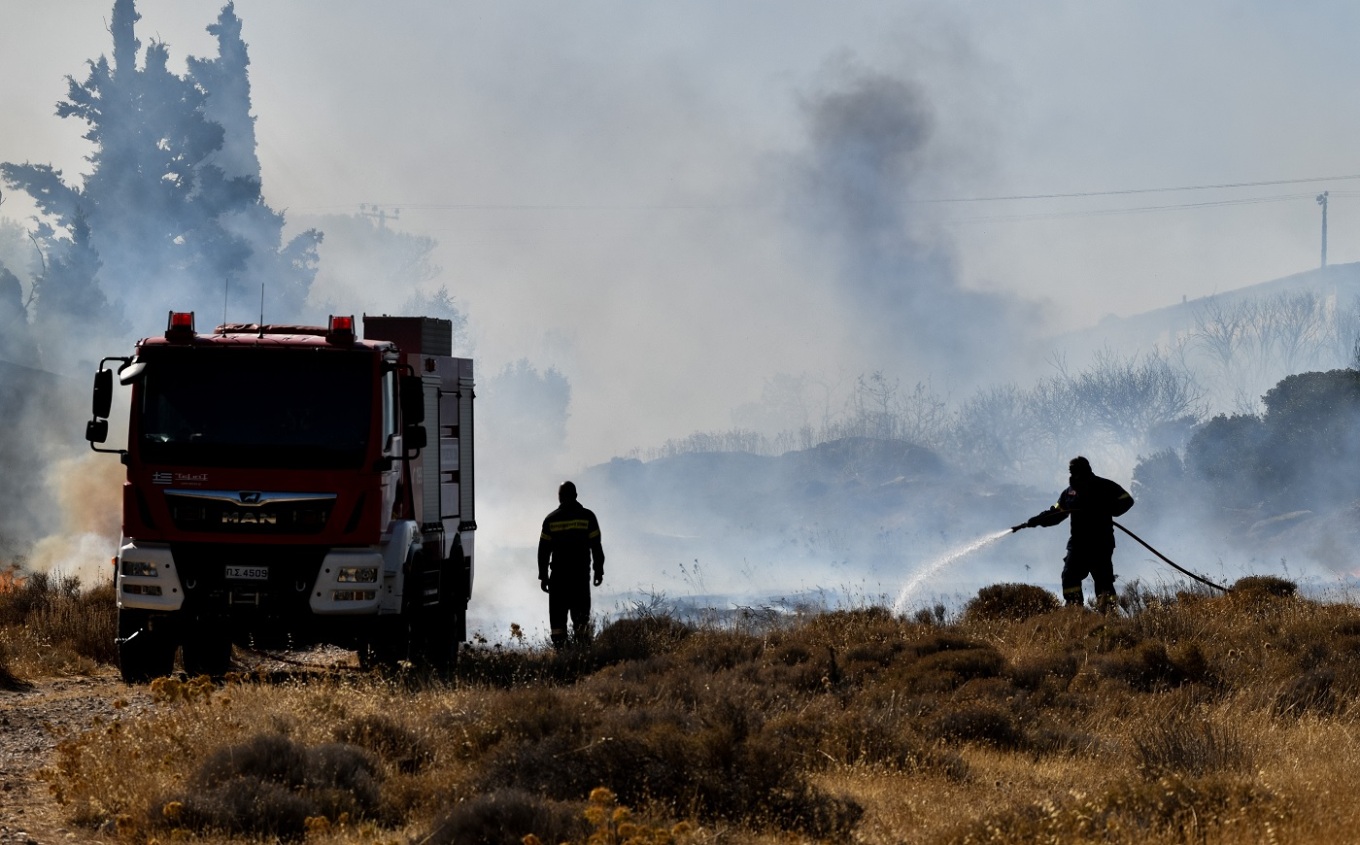 Χωρίς ενεργό μέτωπο η φωτιά στην Κερατέα, παραμένουν οι ισχυροί άνεμοι