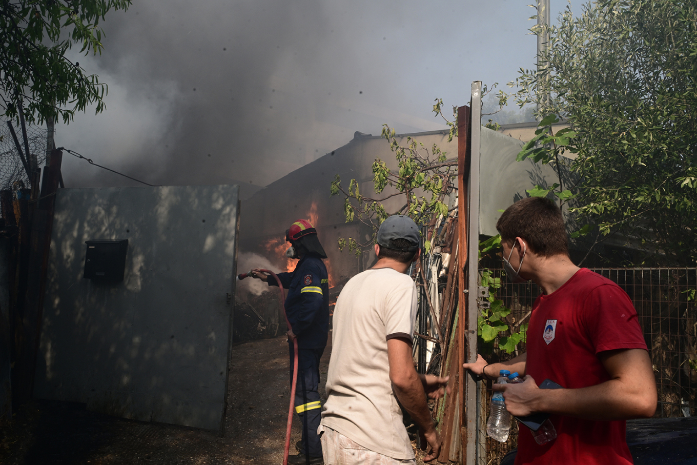 Φωτιές στην Αττική: Σε έως 24 δόσεις οι παγωμένες ασφαλιστικές οφειλές των πληγέντων επιχειρήσεων