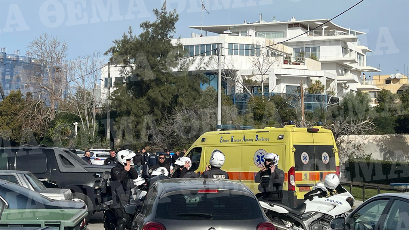 Θρίλερ σε εξέλιξη στη Γλυφάδα: Απολυμένος εισέβαλε σε ναυτιλιακή, ένας νεκρός, δύο τραυματίες - Θα μπουν τα ΕΚΑΜ