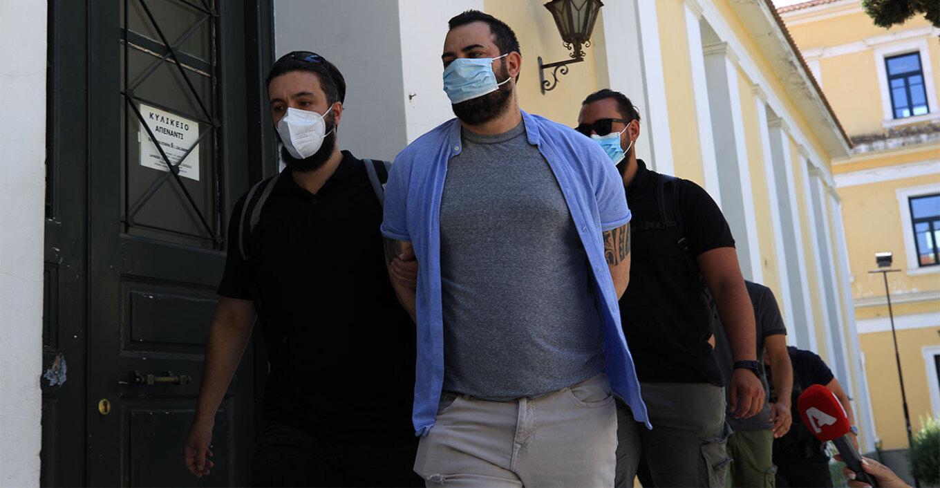 Κάθειρξη 10 ετών με αναστολή στον παίκτη ριάλιτι που είχε «μπουκάρει» στο Εφετείο με 1,2 εκατ. ευρώ και ναρκωτικά