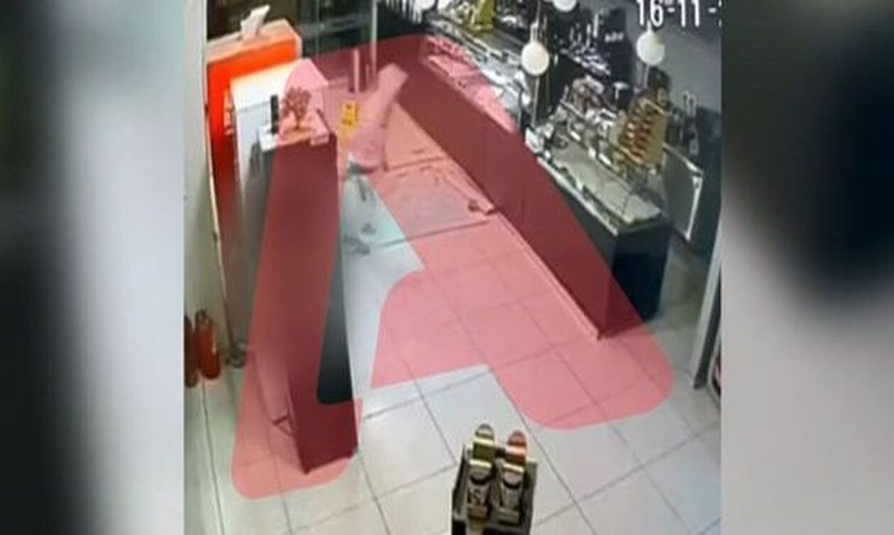 Κορωπί: Ληστές «μπούκαραν» με αυτοκίνητο σε κατάστημα