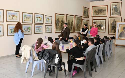 Την σπουδαία συλλογή του Ζωγράφου Χρήστου Τσεβά απολαμβάνουν οι μικροί μαθητές των Αχαρνών