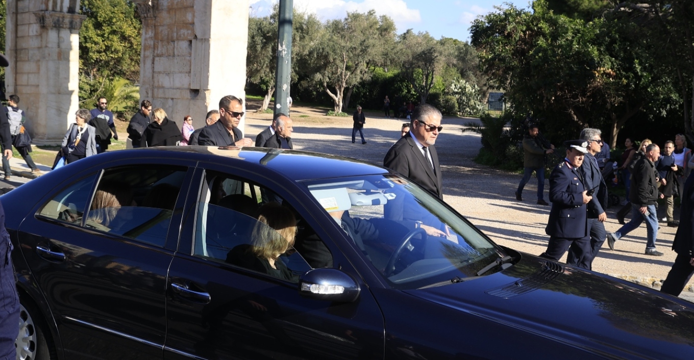 Αποκαταστάθηκε η κυκλοφορία στο κέντρο της Αθήνας μετά την κηδεία του Κώστα Σημίτη