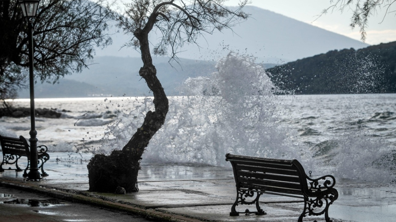 Επιμένει η ανομβρία, μόνο τοπικές βροχές την Κυριακή - Έρχονται θερμοκρασίες πιο χαμηλά από τα κανονικά επίπεδα