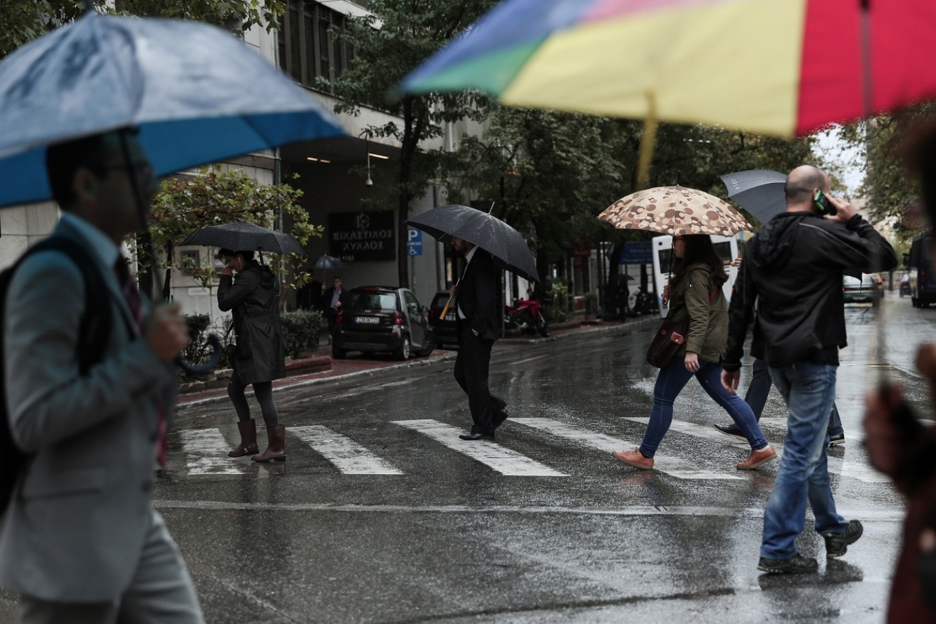 Καιρός: Καταιγίδες, τσουχτερό κρύο και χιόνια από σήμερα - Πώς θα κάνουμε Χριστούγεννα