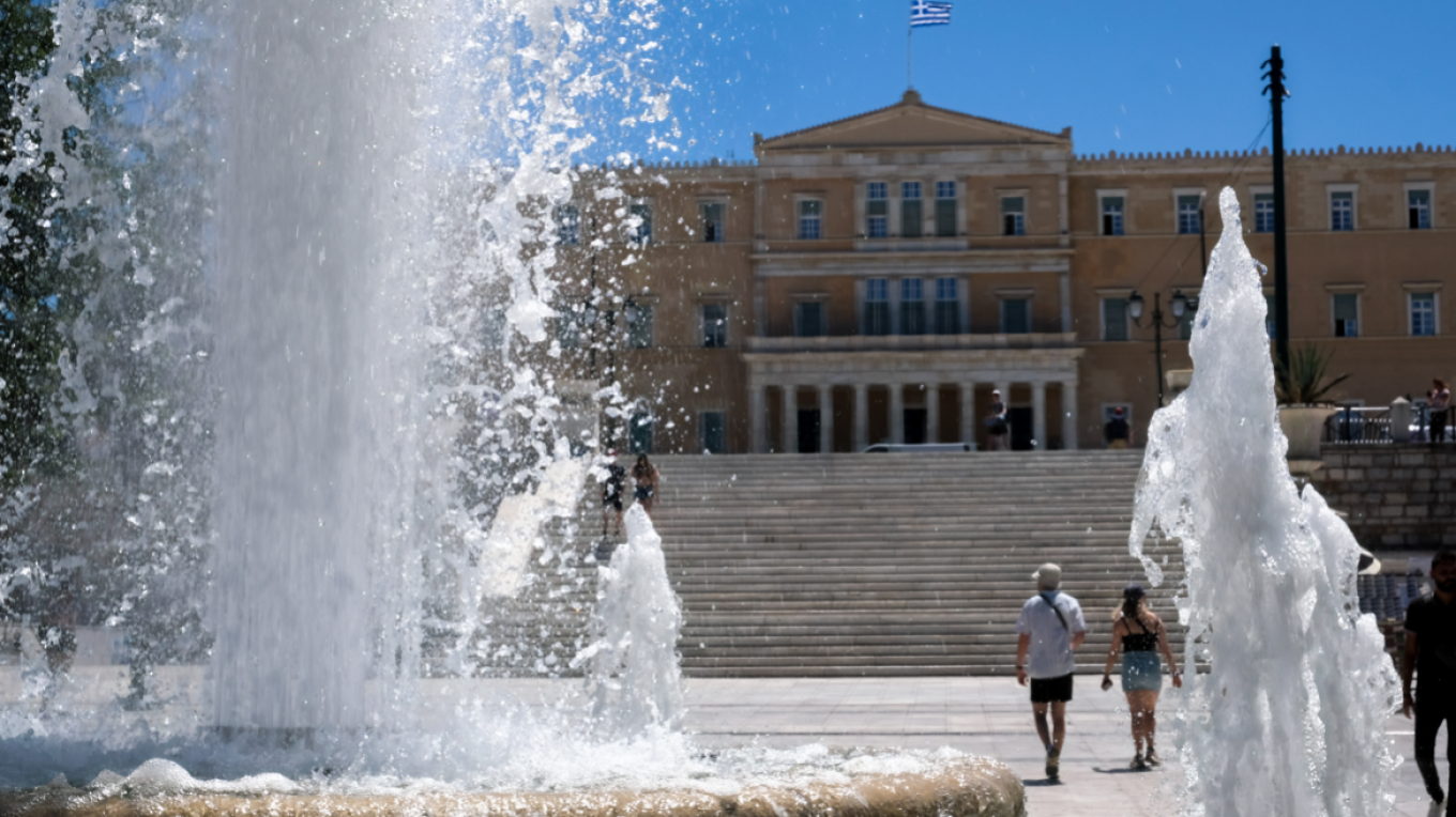 Καιρός: Με μελτέμια και θερμοκρασία έως 37 βαθμούς μέχρι και την Τετάρτη, έρχονται οι πρώτες καταιγίδες στα βόρεια
