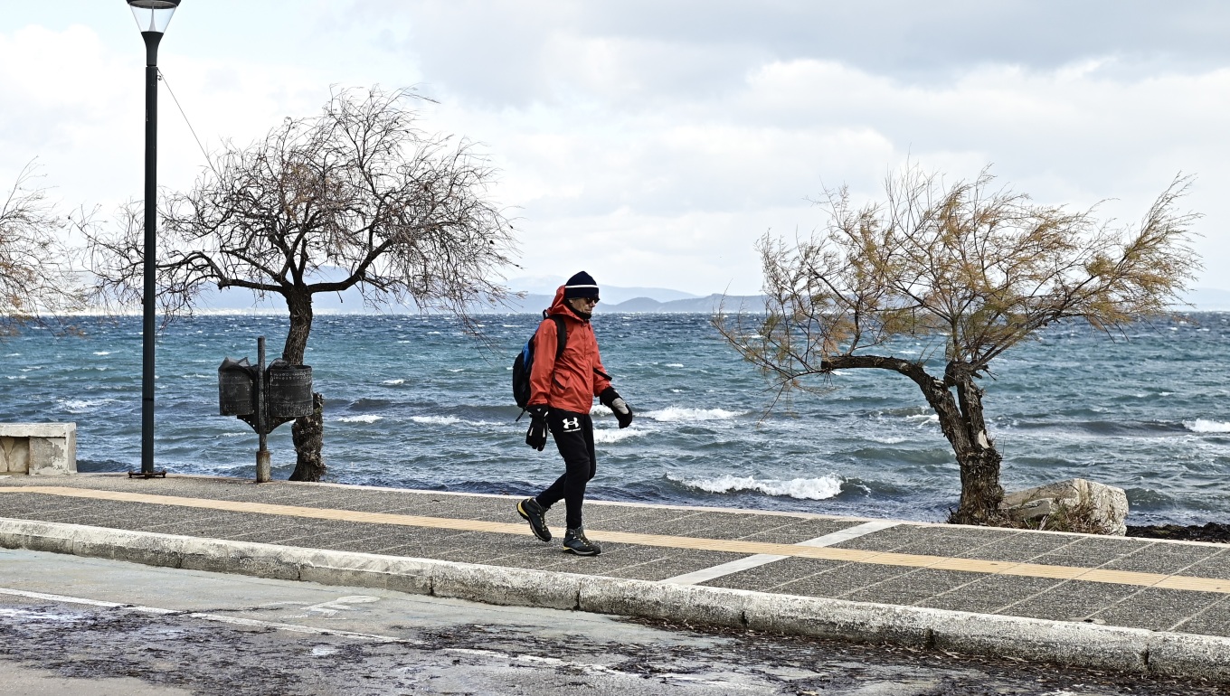 «Ψυχρή εισβολή» με ισχυρές βροχές και χιόνια, αναμένεται έκτακτο δελτίο της ΕΜΥ – Οι 6 περιοχές που θα χτυπήσει η κακοκαιρία