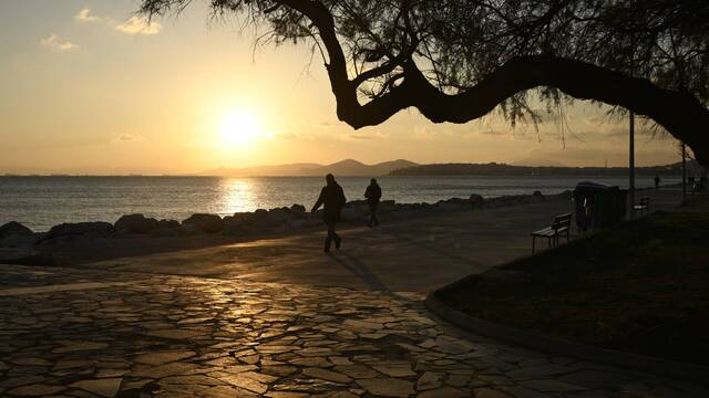 Καιρός: Ανοιξιάτικο σκηνικό με ηλιοφάνεια και μικρή άνοδο της θερμοκρασίας