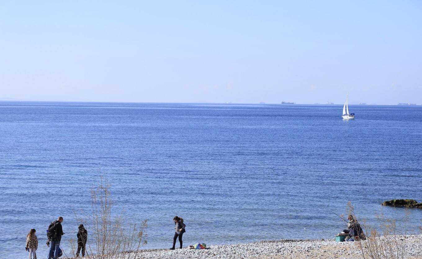 Νοτιάδες, υγρασία και υψηλές για την εποχή θερμοκρασίες από σήμερα - Πότε αλλάζει το σκηνικό του καιρού