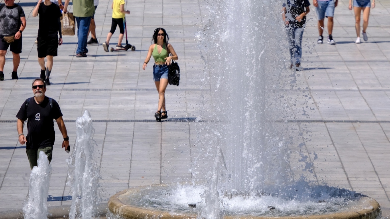 Μέτρα για τους εργαζομένους λόγω καύσωνα - Σε ποιες περιοχές θα έχουμε παύση εργασιών