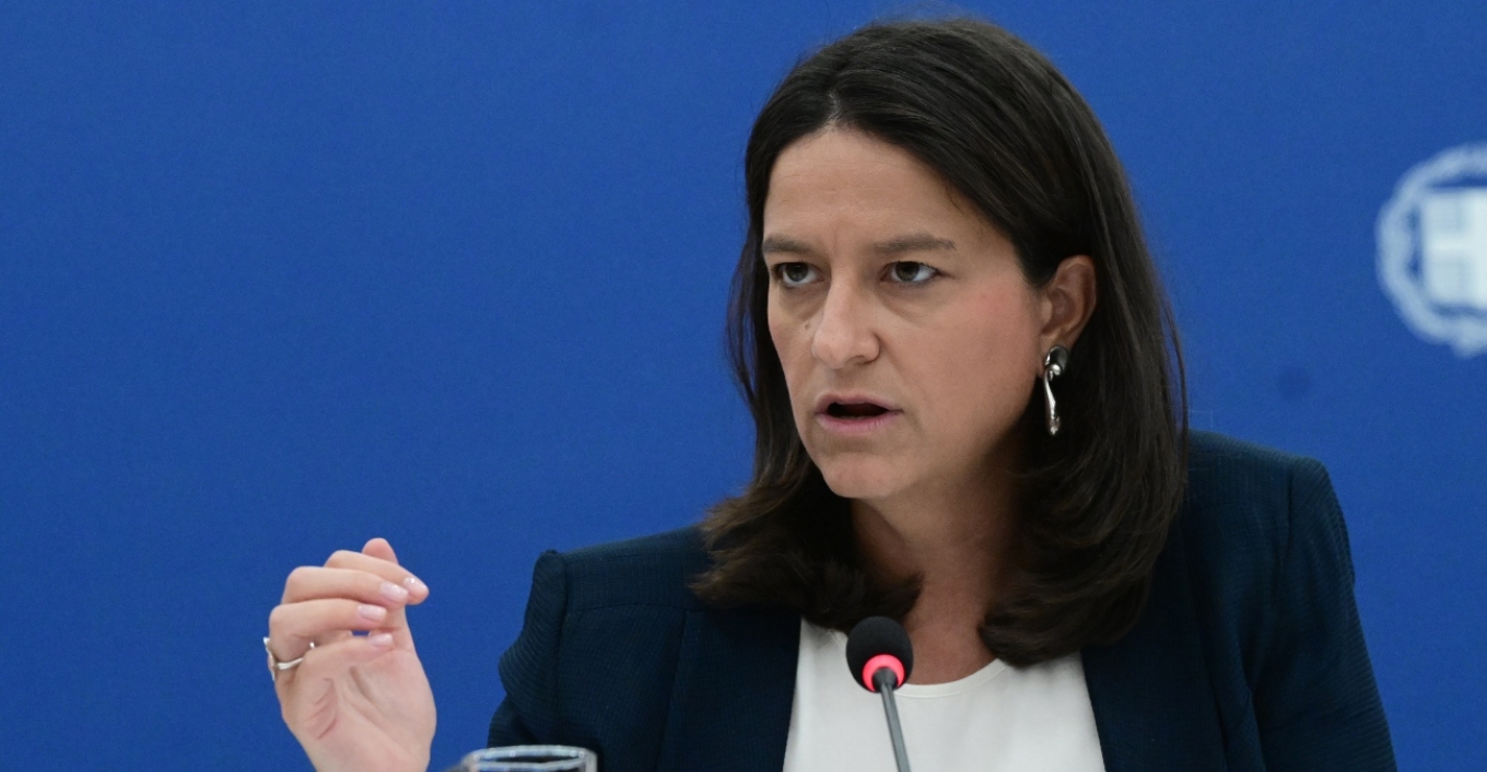 Κεραμέως: Στα 950 ευρώ ο κατώτατος μισθός έως το 2027
