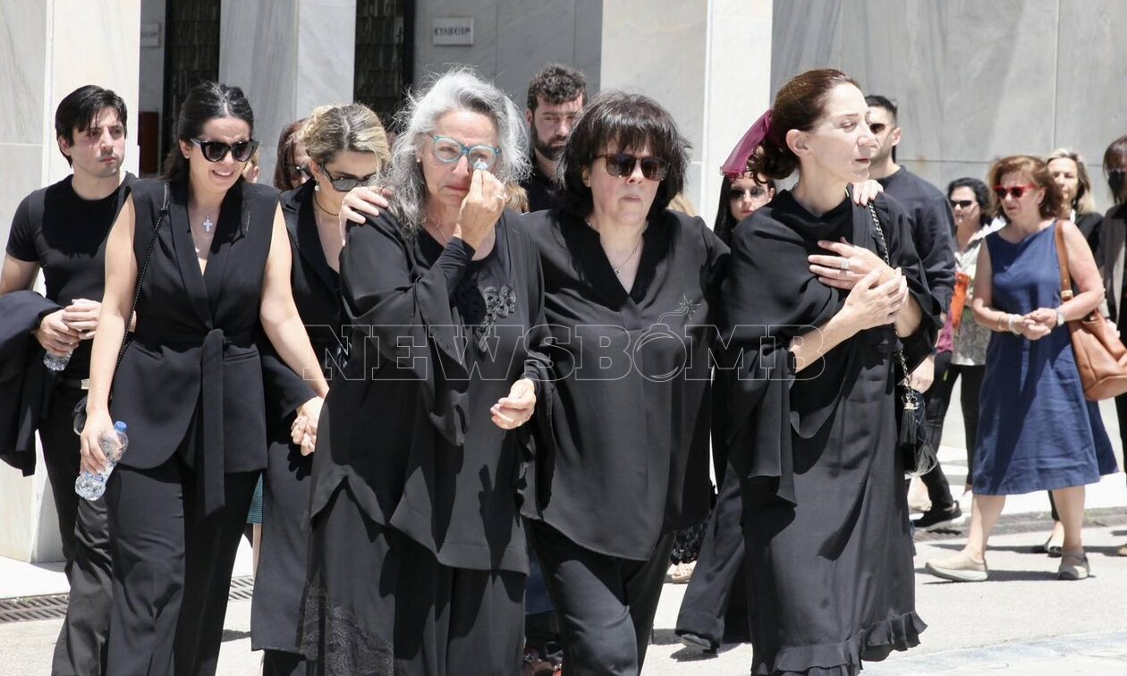 Νόνικα Γαληνέα: Σε κλίμα συγκίνησης το τελευταίο «αντίο» στη σπουδαία ηθοποιό
