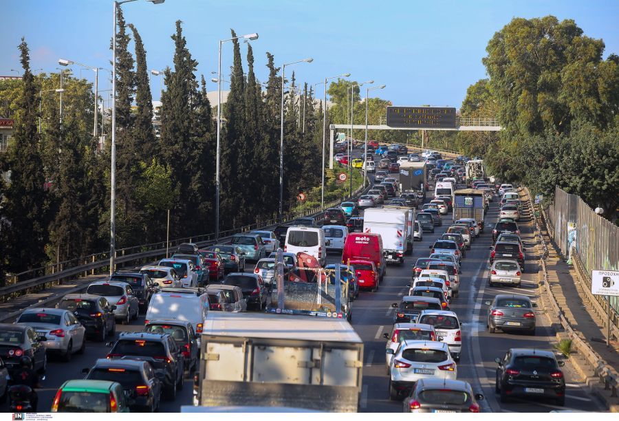 Κίνηση: Ουρές χιλιομέτρων στον Κηφισό – Καθυστερήσεις στην Αττική Οδό
