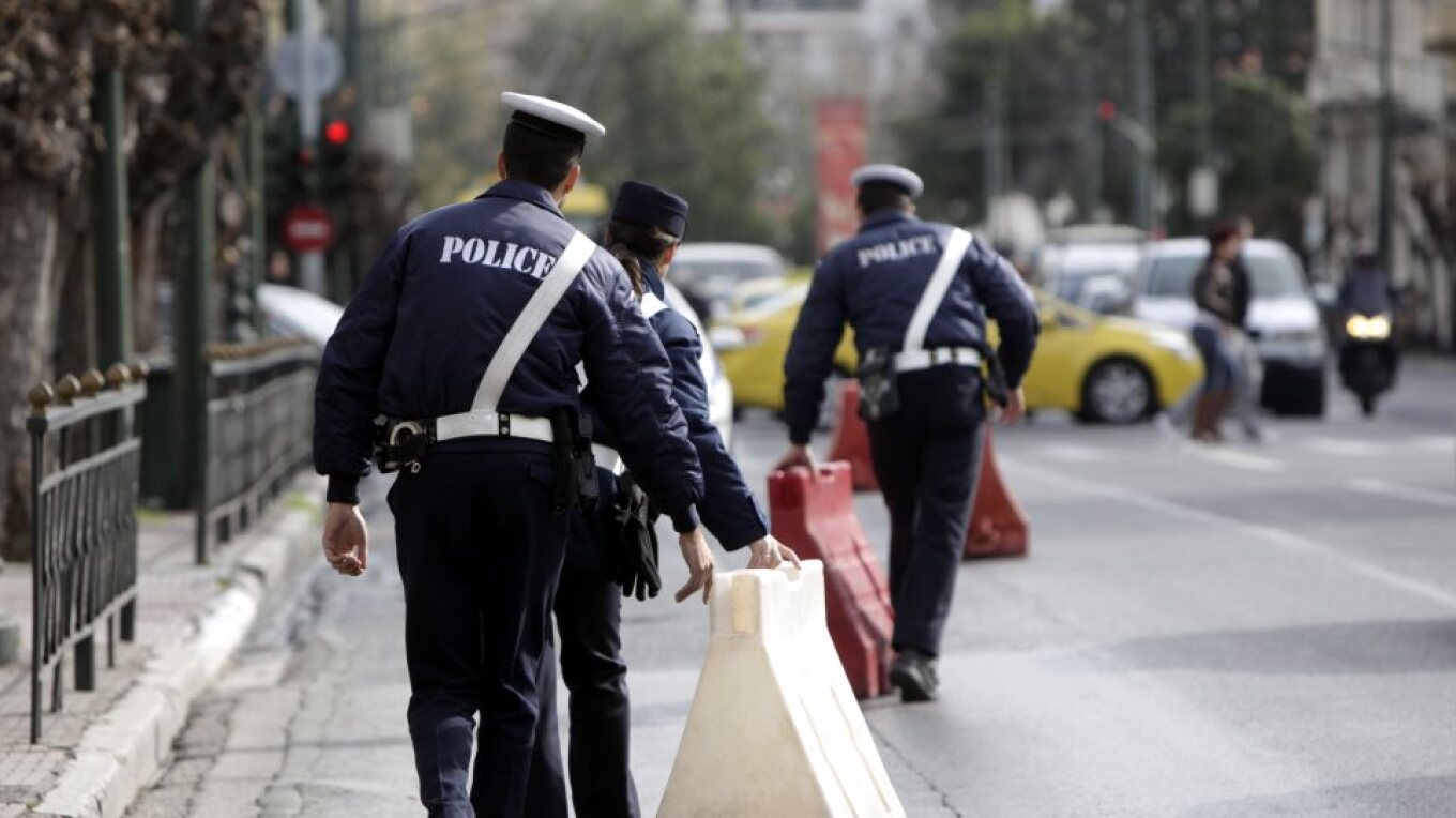 Ποιοι δρόμοι θα είναι κλειστοί τα Θεοφάνια - Οι κυκλοφοριακές ρυθμίσεις σε Αθήνα και Πειραιά