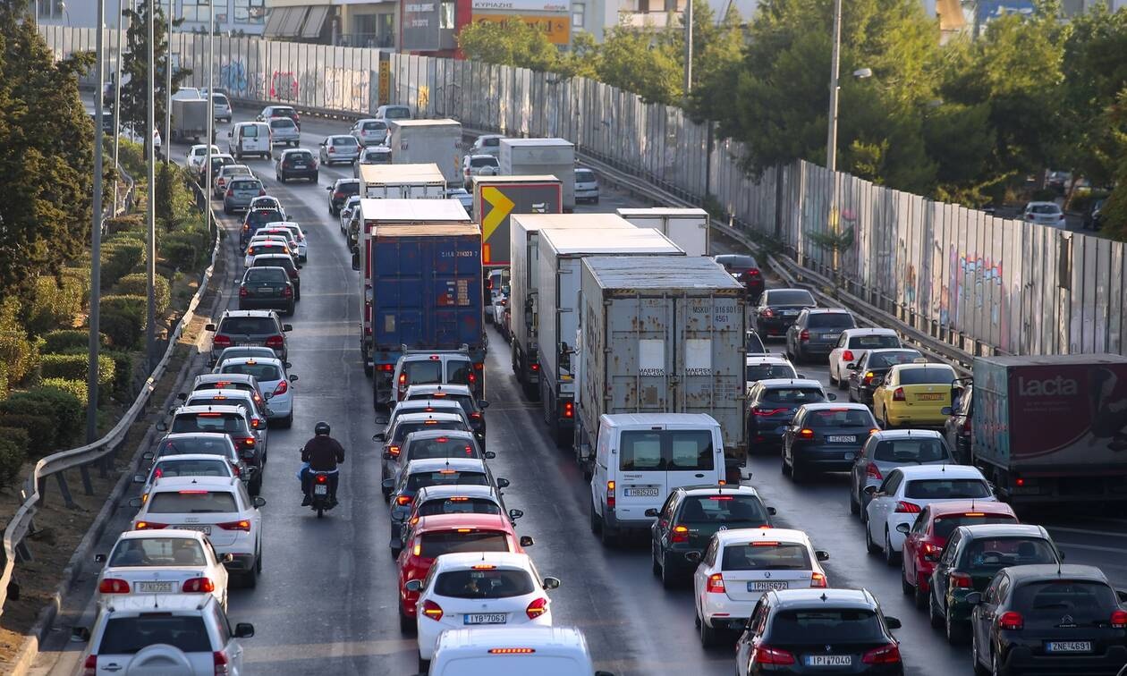 Απέραντο πάρκινγκ το Λεκανοπέδιο - Στο «κόκκινο» όλοι οι δρόμοι