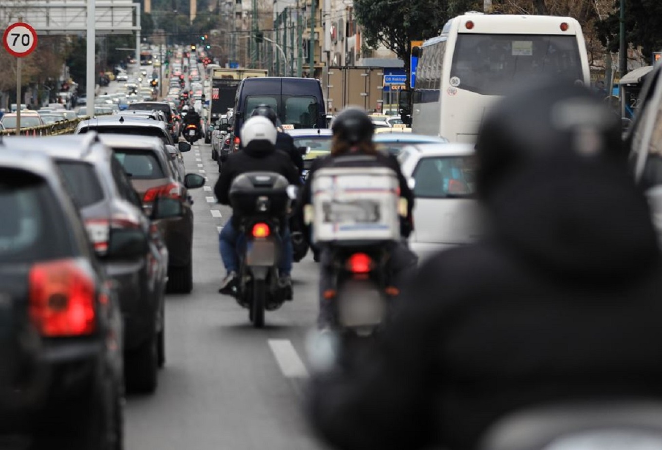 Κίνηση τώρα: Στο «κόκκινο» η κίνηση λόγω τροχαίου στην Αττική Οδό - Μποτιλιαρισμένος και ο Κηφισός