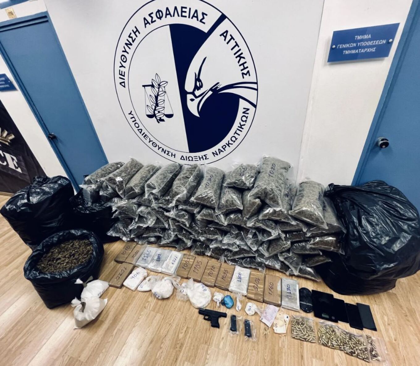 Κατασχέθηκαν πάνω από 17 κιλά κοκαΐνης και 122 κιλά κάνναβης σε ειδική επιχείρηση της ΕΛΑΣ - Δείτε βίντεο και φωτογραφίες