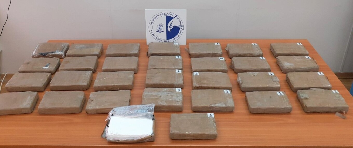 Συνελήφθη 30χρονος στο Κορωπί για κατοχή ενός κιλού κοκαΐνης