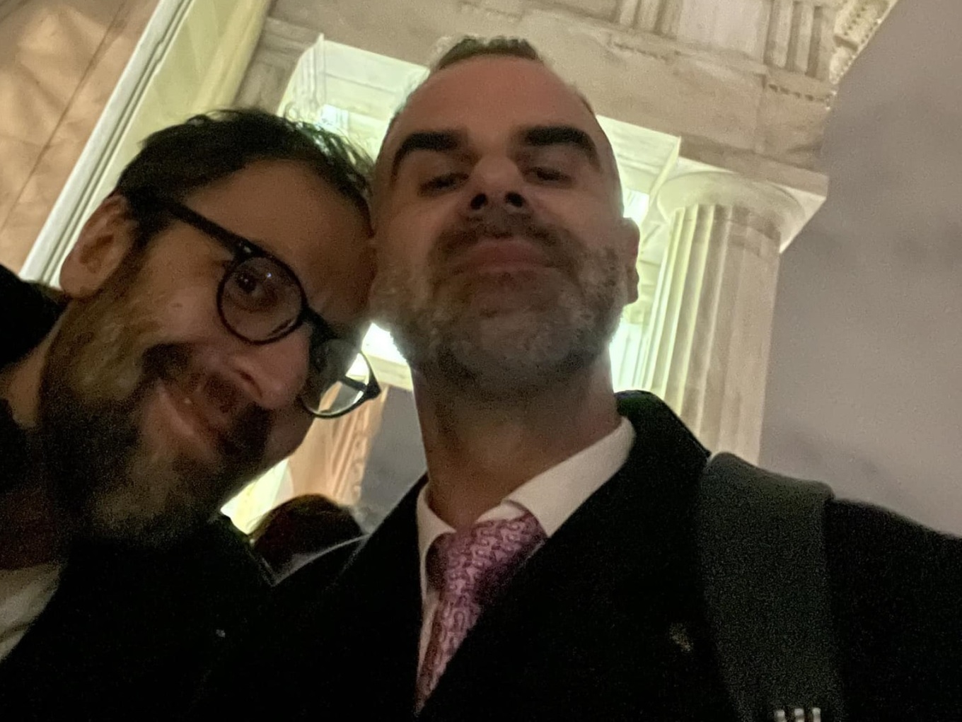 Ο Αύγουστος Κορτώ έκανε πρόταση γάμου στον σύντροφό του μετά την ψήφιση του νόμου για τα ομόφυλα ζευγάρια