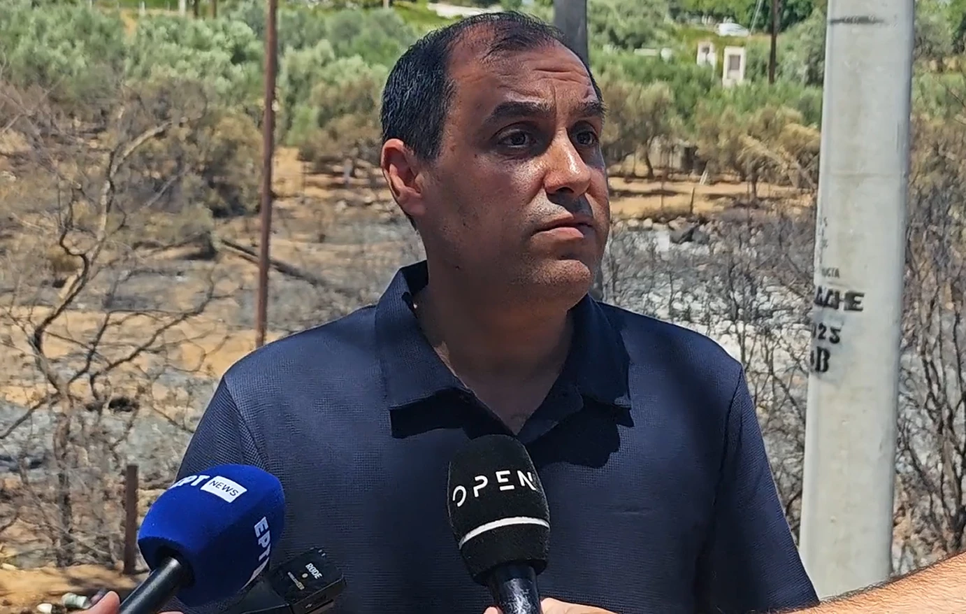Αυτοψία στις καμένες εκτάσεις σε Σπάτα, Πικέρμι και Κορωπί πραγματοποίησε ο Κατσαφάδος – «Στόχος είναι οι πληγέντες να λάβουν γρήγορα στήριξη»