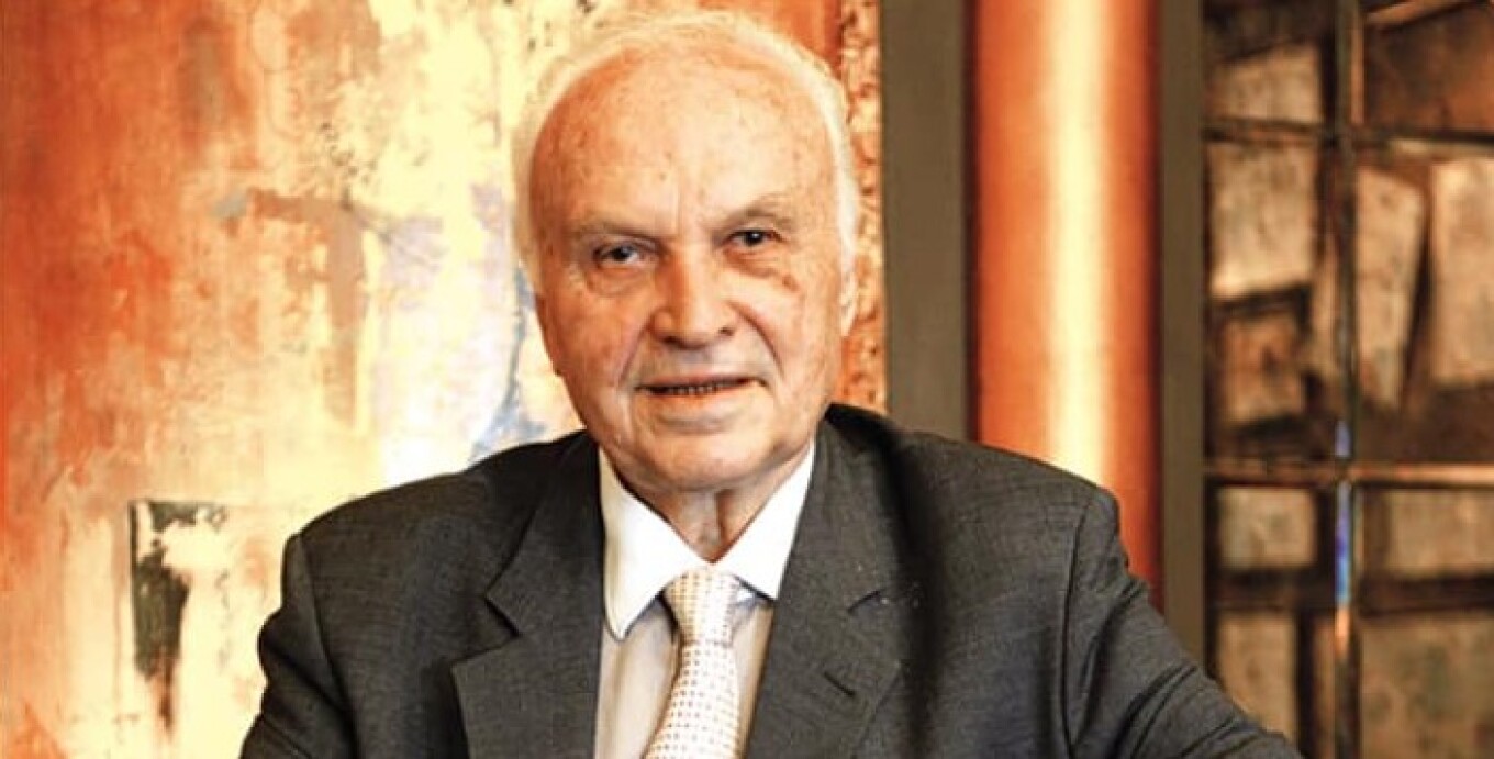 Πέθανε ο Φώτης Κρικζώνης, ο παλαιότερος Έλληνας μπάρμαν και δημιουργός του θρυλικού «17»