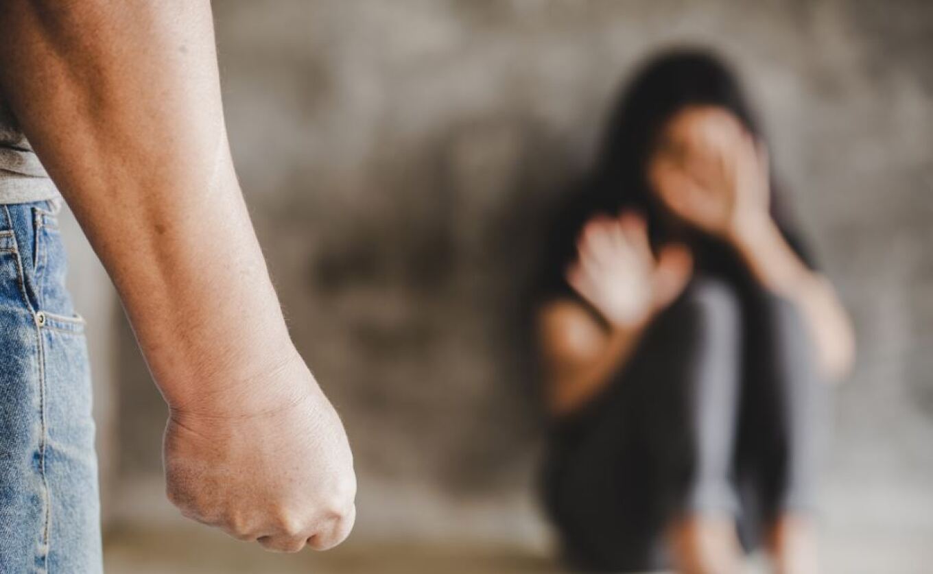 Την επιμέλεια των παιδιών της ζητά η 40χρονη που ξυλοκοπήθηκε από τον σύντροφό της στο Κορωπί