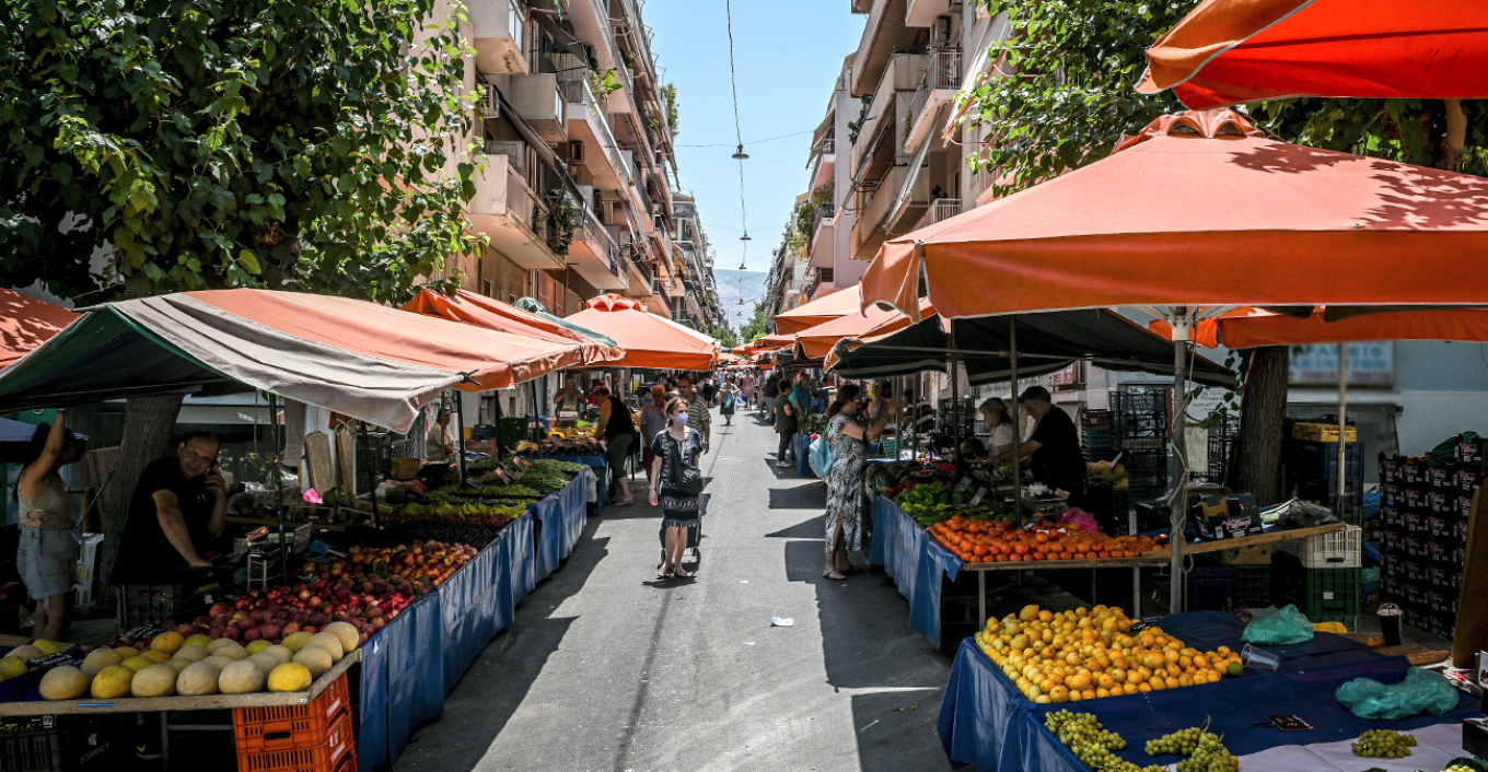 Σε τροχιά αναδιάρθρωσης οι λαϊκές αγορές της Αττικής, τι συζητήθηκε στη σύσκεψη στο υπουργείο Ανάπτυξης