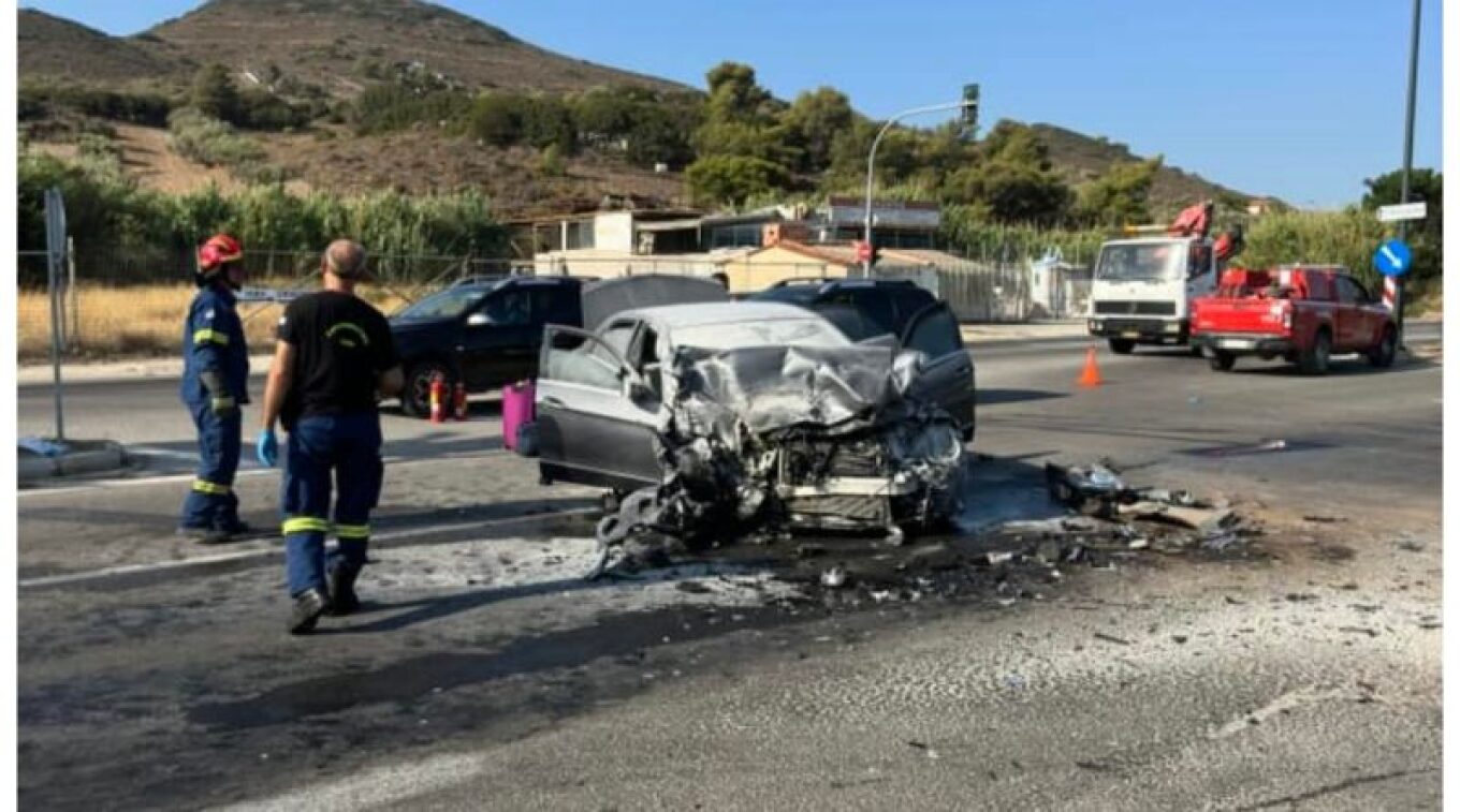 Τρομακτικό τροχαίο στη Λεωφόρο Λαυρίου με έξι τραυματίες 