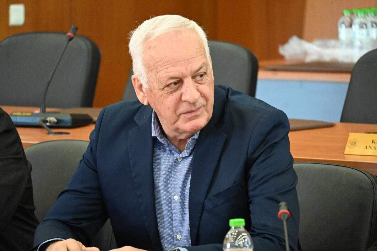 Τον ανώτατο μισθό ψήφισε ο αιώνιος προέδρος του ΣΥΝ.ΠΑ Λαζάρου( ο πρύτανης των απ ευθείας αναθέσεων), για τον εαυτό του