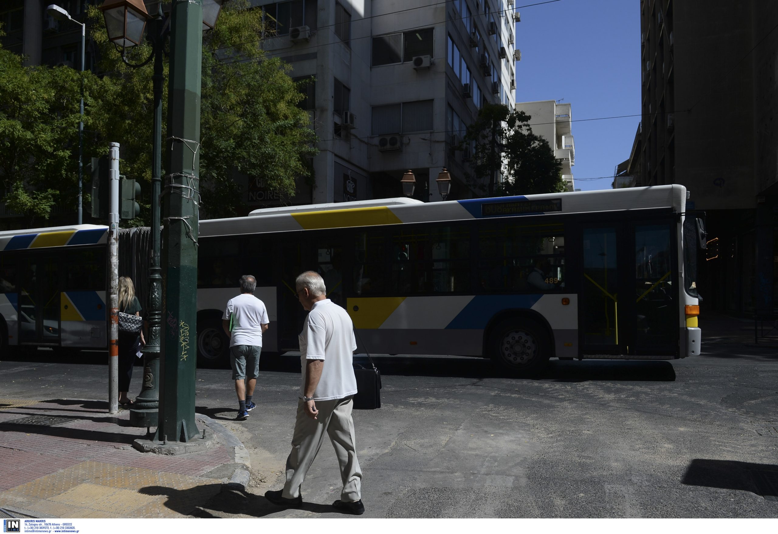 Αθήνα: Οδηγός λεωφορείου δέχθηκε επίθεση από επιβάτη και μεταφέρθηκε στο νοσοκομείο – Του έσπασε την γνάθο