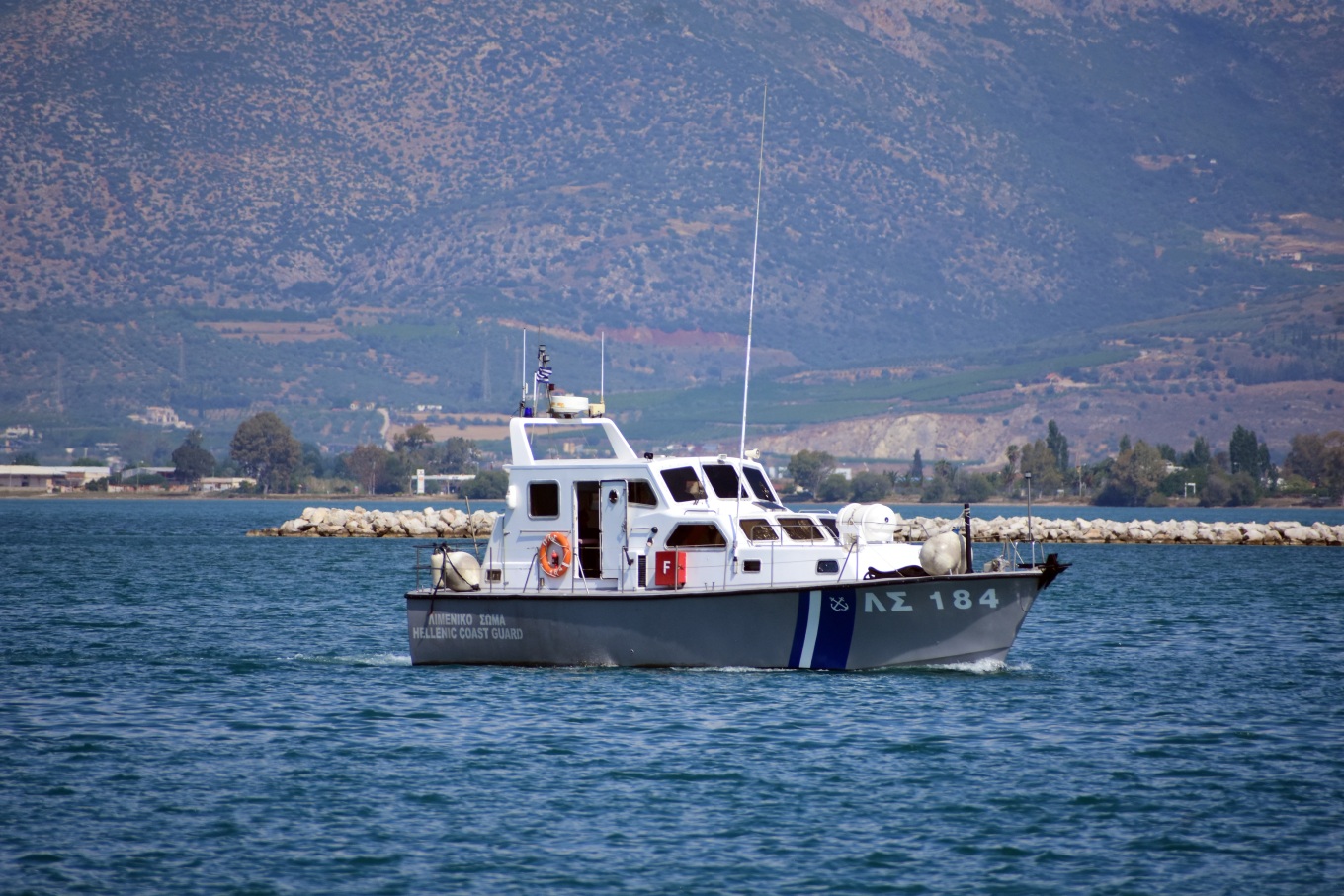 Αγνοείται 22χρονος κολυμβητής στο Πόρτο Ράφτη - Έρευνες από το Λιμενικό για τον εντοπισμό του